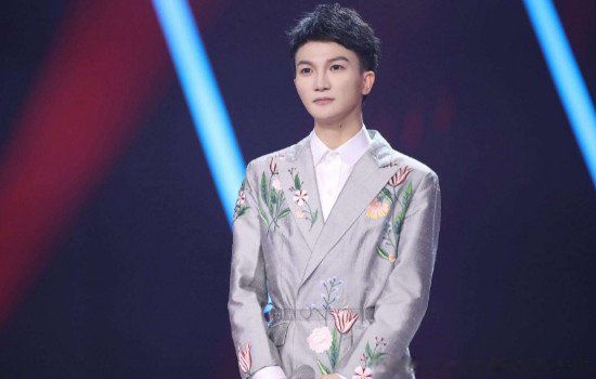 歌手周深是男是女 他的嗓子怎么回事为什么没有喉结