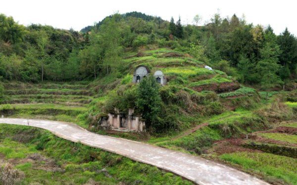 选坟地有什么讲究 最简单的方法要看什么样地形