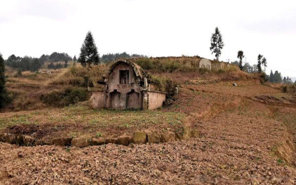 选坟地有什么讲究 最简单的方法要看什么样地形
