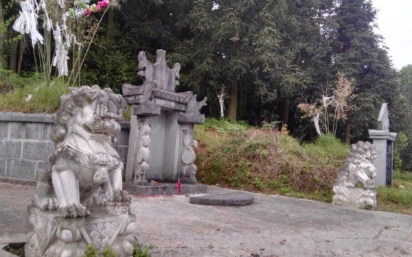 选坟地有什么讲究 最简单的方法要看什么样地形