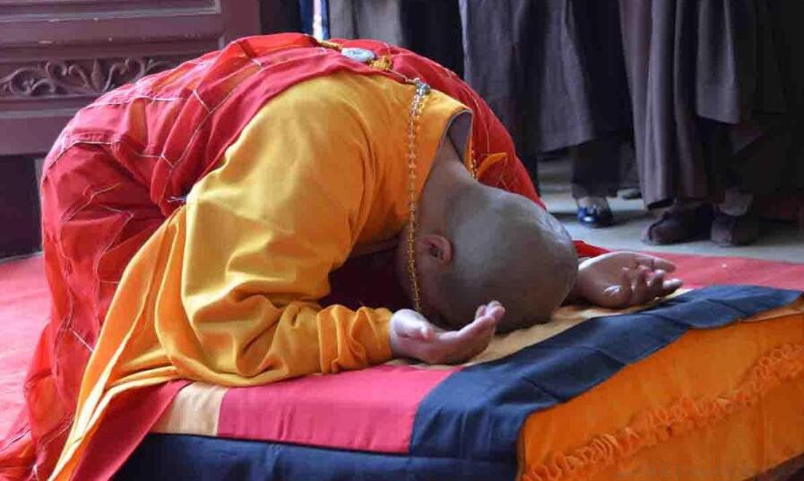 一,得到佛祖帮助虔心拜佛,尊敬佛祖,全心全意向佛祖球叫,那么佛祖是不