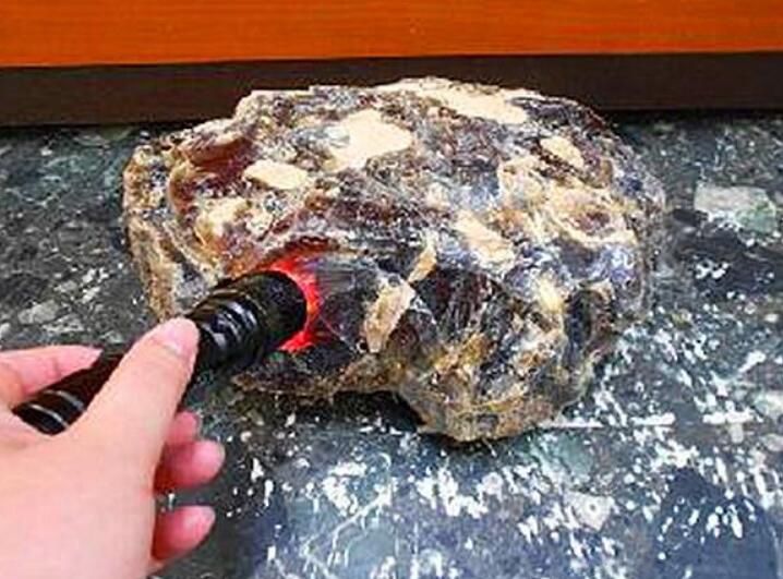 龙涎香为什么叫龙涎香是龙的口水吗 它究竟是什么东西