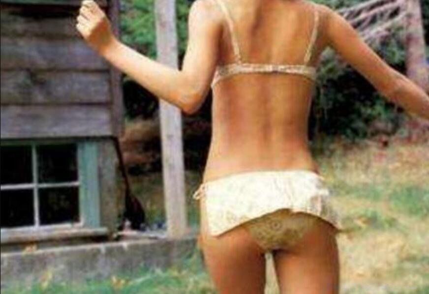 ��սȹ����̵ļ���ͼƬ ��Ů���̵̺ܶܶ�ȹ������·��