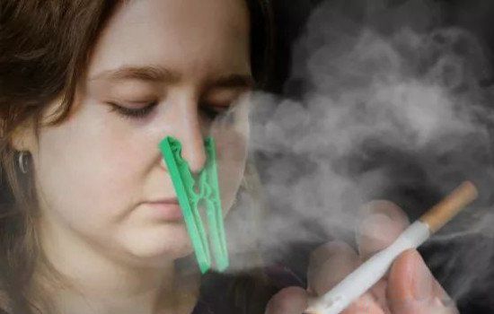 烟灰缸里永远别放水是什么意思 为什么烟灰缸里不能倒水