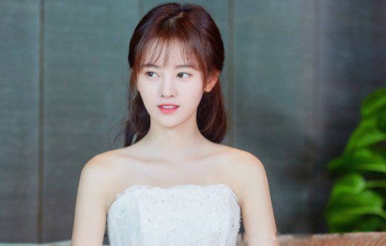 鞠婧祎整容呀对比图片 出道前比赛照片对比了解一下