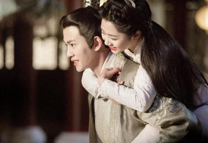 �μ��׶��Ӻ�Ů������Ƭ���� ��һ�����ں���