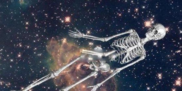 真实的太空浮尸事件 宇航员太空拍摄到浮尸