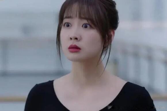 实则内心柔软的女生,最早出自电视剧《爱情面前谁怕谁》里"余小渔"的