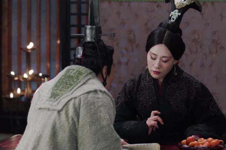 �������˺����µĹ�ϵ �������������µĶ�ϱ����