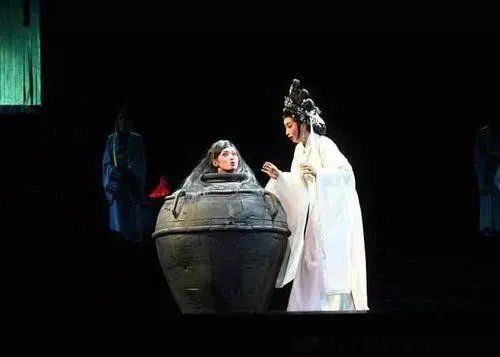 ������˭������ �������ݷ�����������Ĺ���