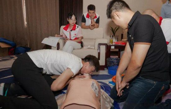 �˹��������˵�ҽѧ�����������˭ ���پ��˹����������Ĳ�����