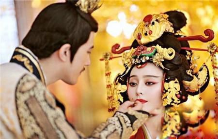 ������ĵ�һ�ε��׸���˭?���������� ���ͷ�С����ʲô��ϵ