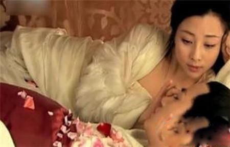 ������ĵ�һ�ε��׸���˭?���������� ���ͷ�С����ʲô��ϵ