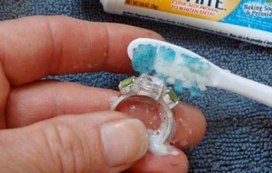银饰氧化成黑色怎样清洗 发黑清洗变亮泽的小妙招