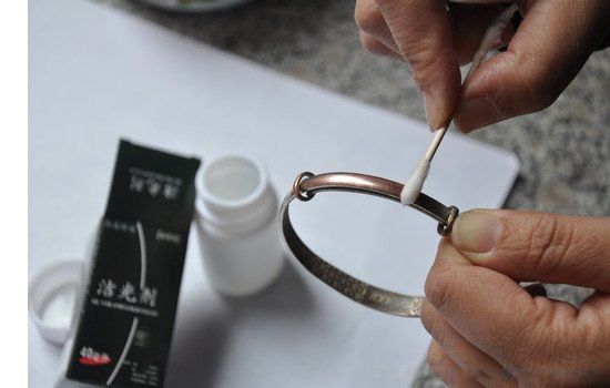 银饰氧化成黑色怎样清洗 发黑清洗变亮泽的小妙招