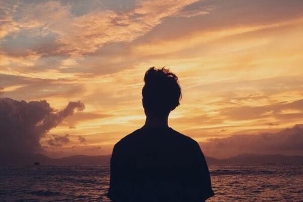 水仙男是什么意思网络用语 为什么叫水仙男