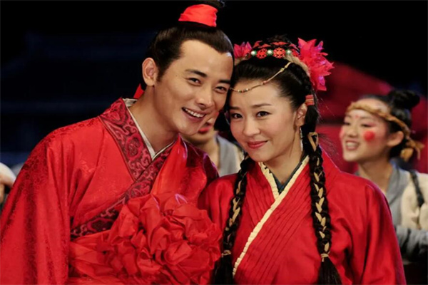 �¹�Ӣ����ʵ���ڵ��� Ӣ��һ�����¹�Ӣ�����ж��