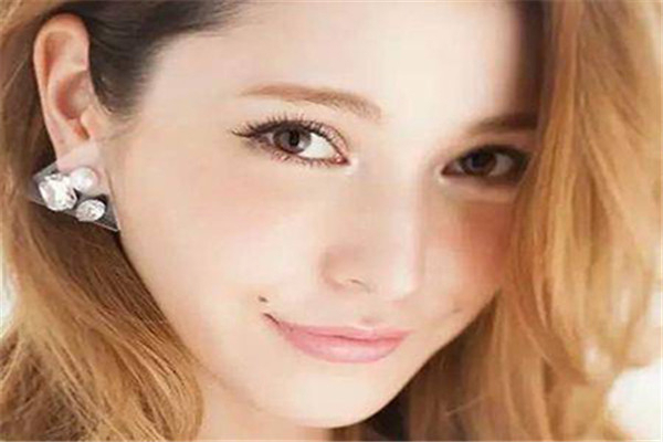 女人少见的极富贵痣有哪些 女人10处有痣是富贵痣盘点
