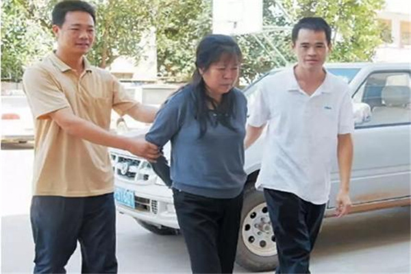 陈莲香为什么判的那么轻 她为什么不判死刑只判十