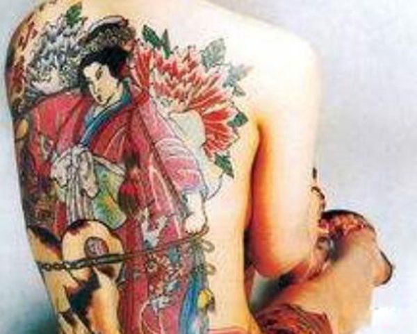 日本山口组的纹身图案等级 基本人人纹身女生也不幸免
