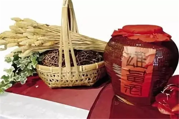 雄黄酒的功效与作用 它是什么东西做的