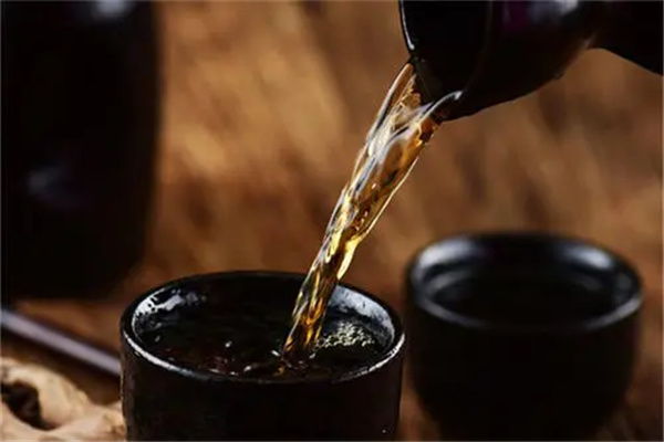 雄黄酒的功效与作用 它是什么东西做的