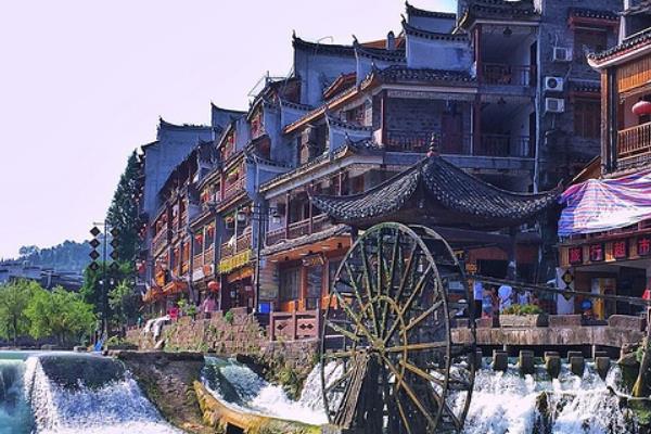 凤凰古城属于哪个市 在哪个省哪个市哪个县