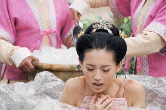 �Ŵ�Ů���̷�����Щ 10����̬�ʹ�,�͹���