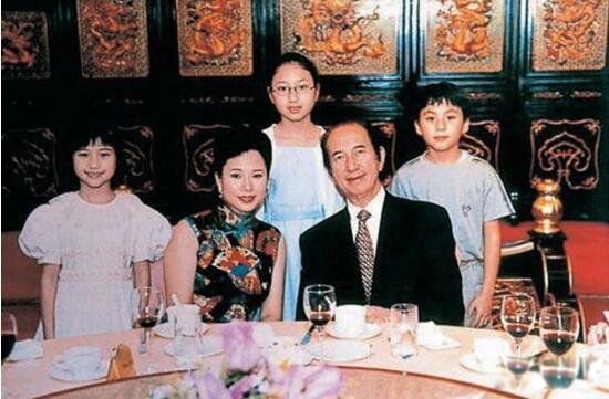 何鸿燊有多少个亿 赌王何鸿燊传发家史个人简历