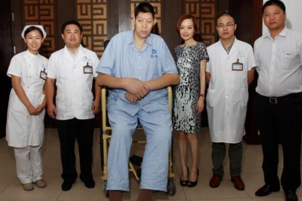 最高的人是谁 世界上最高的人吉尼斯世界纪录排名