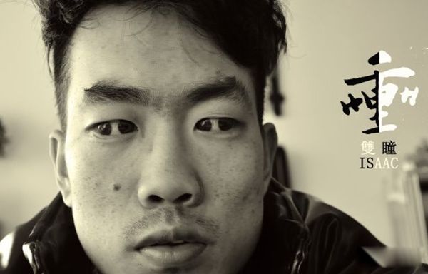 双瞳孔的人长什么样 现实中双瞳孔真的存在吗