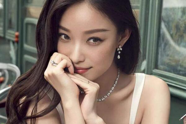 ���ݸ������Ͻ��� ���ݵĵ��Ӿ�����Щ