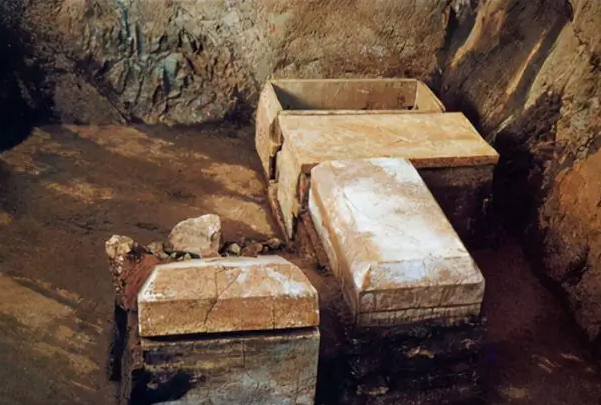 ������Ĺ����Ҧ������˭ Ҧ���ҵ�����Ĺ��˭��