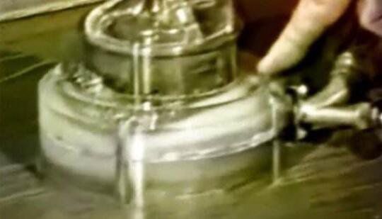 �������˹��������ɶ ͨ��˹��ը��ĺ���˹���й���