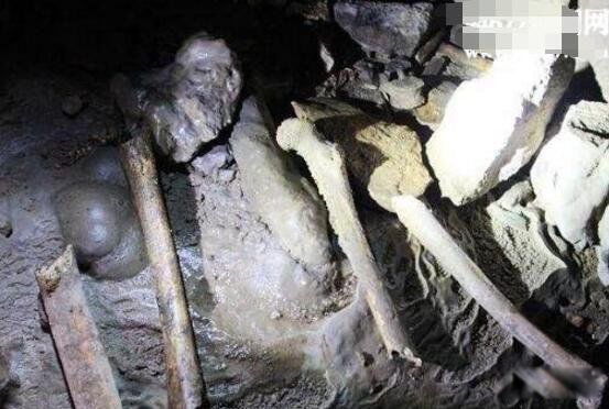 探秘重庆鬼洞里面有什么 重庆鬼洞尸骨之谜视频解说