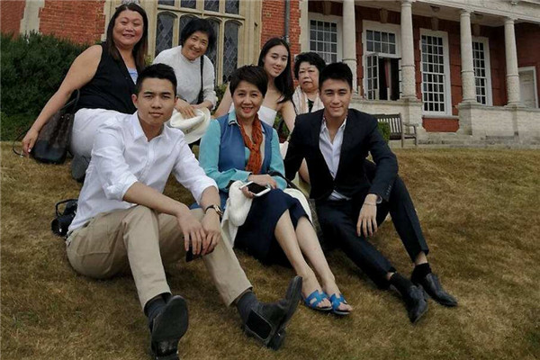 �γ����Ƕ����ĸ�̫̫���� �γ���ż��������̫��ѵ��