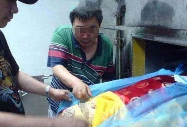 ���᳡���˳�Ů��ʬ�¼� ���˳�130��Ůʬ�ĵ���Ц