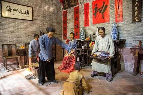 �ϸ��׶�˭���� С���ϸ�����ʲô����