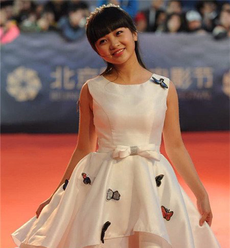 当年13岁的林妙可一组性感沙滩比基尼照片震惊了不少人,照片中林妙可