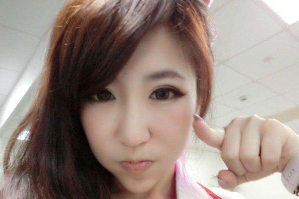 lpl女解说球王贝拉事件 拥有傲人身材走红