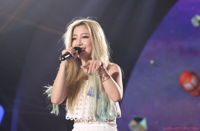 莫安琪和gai什么关系 抓胸怎么回事