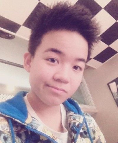 �׻�����Ҷѩ���� ΢���ж�������һ��Ů��