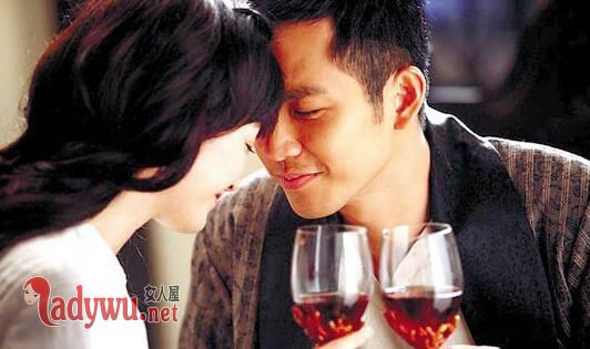 钟汉良喜欢李小冉吗有感情吗 钟汉良李小冉关系天涯