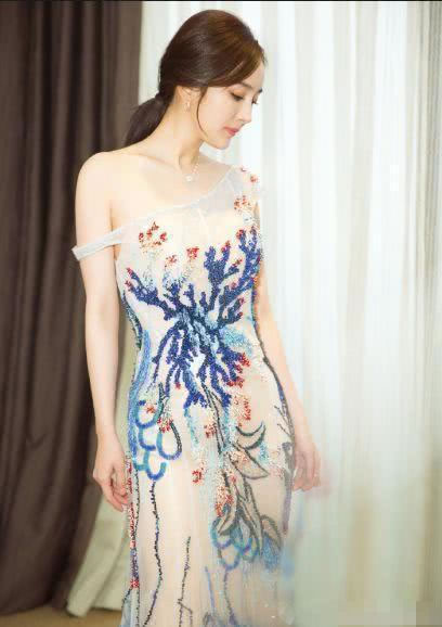 ���ݺ����Ը��� ���ݾ��޵ļ�����Ƭ