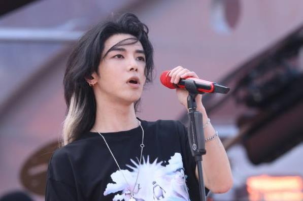 �������ǰŮ����ܽ٤���������� �˴˸��԰���