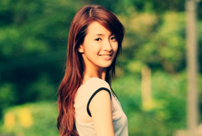 �������Ϲ����ڳ����� Ů�����������Ϲ�