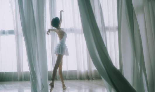 陈小纭八卦游泳装 她的三围身材有料