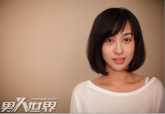 李菲儿刚出道的照片 她整容前后照片