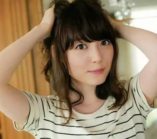 花泽香菜表情包出处 并称亚洲三大表情包