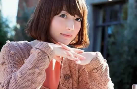 花泽香菜表情包出处 并称亚洲三大表情包